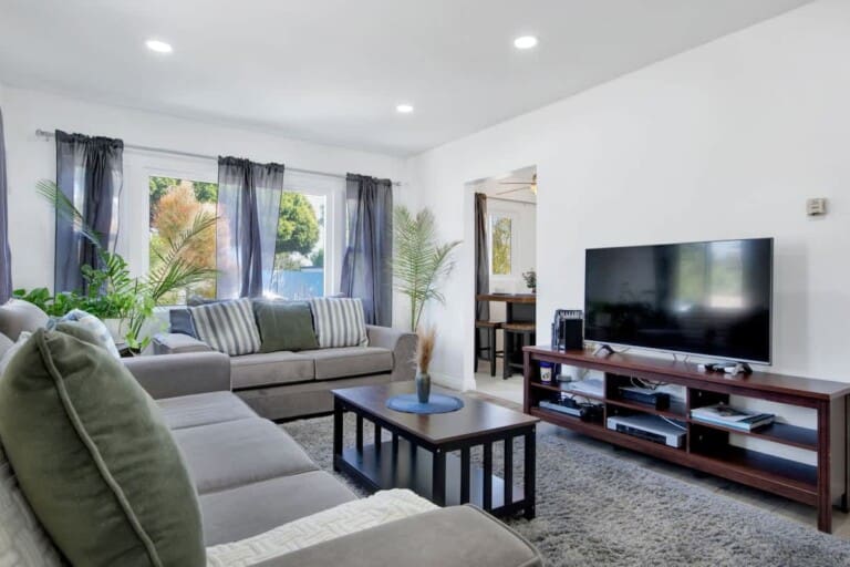 d9d38f82 caa4 42 BgqGr